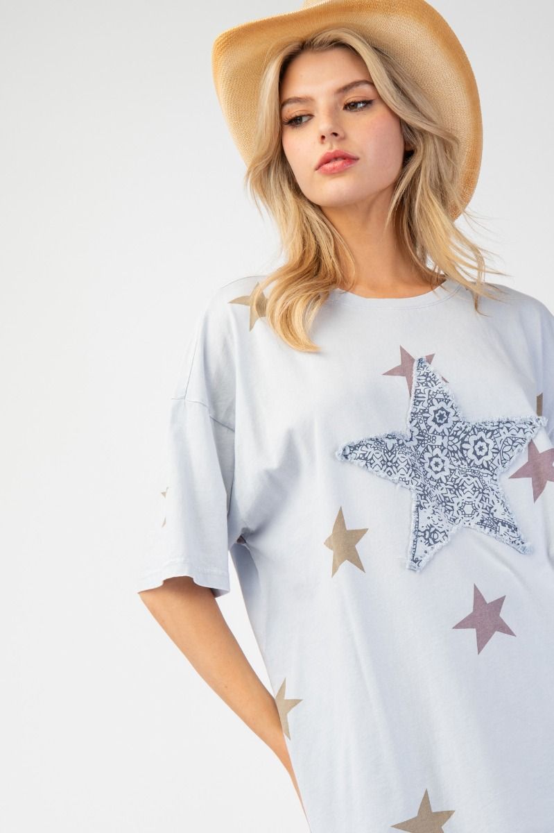 EASEL WASHED STAR PATCH AND PRINT KNIT TOP Cotton Blue Plus Pretty