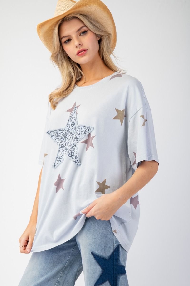 EASEL WASHED STAR PATCH AND PRINT KNIT TOP Cotton Blue Plus Pretty