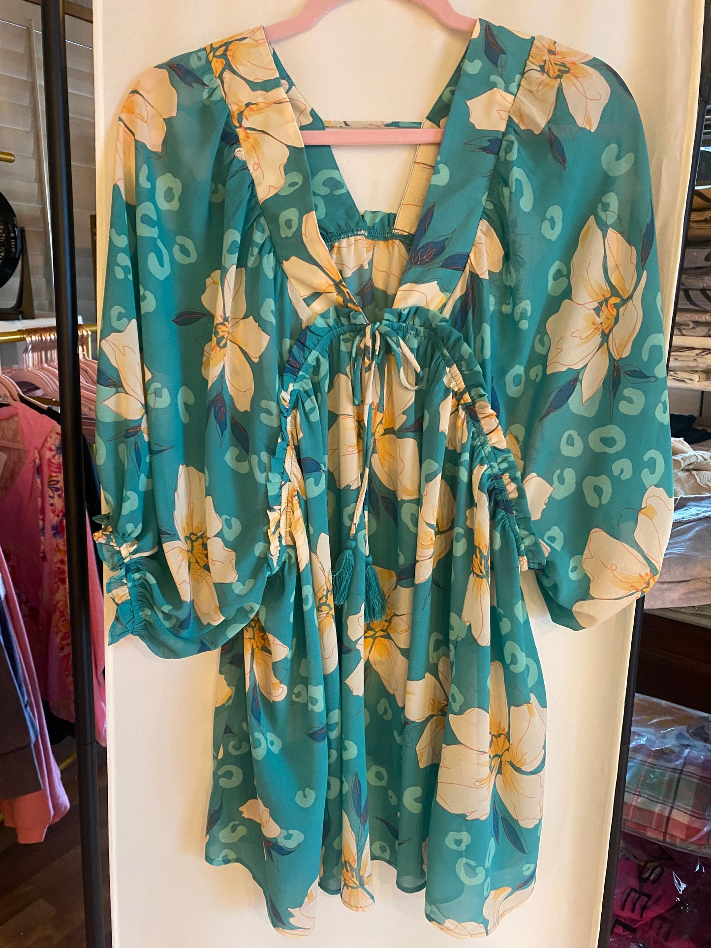 EASEL green floral top in PLUS PRETTY SIZES
