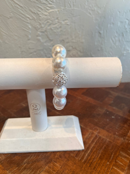 ALICE Large Pearl Bracelet with One Crystal Bead