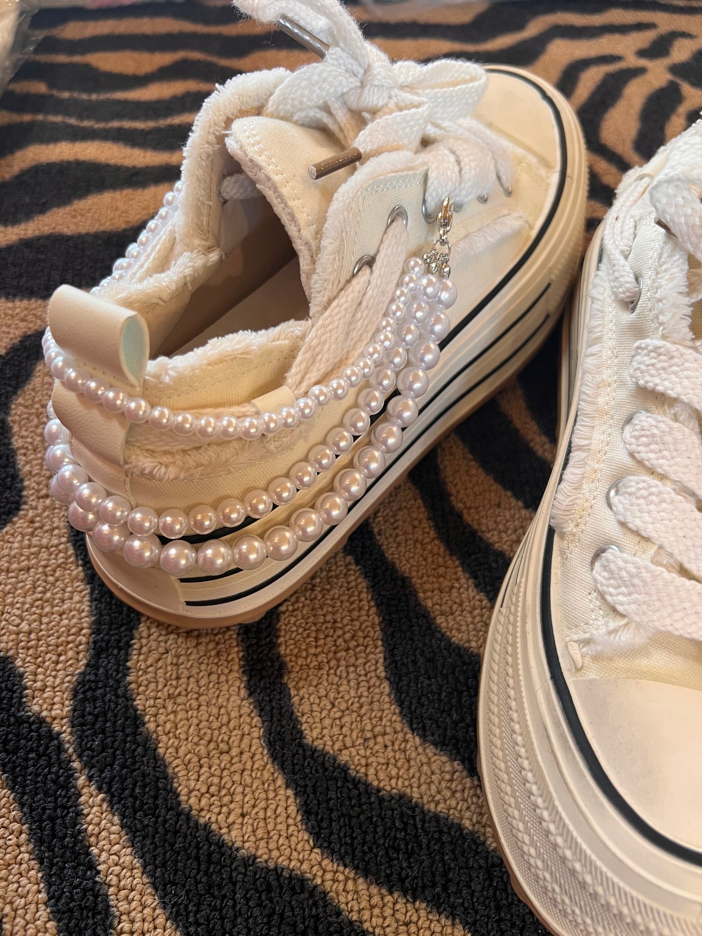 Pearl Shoe Chains