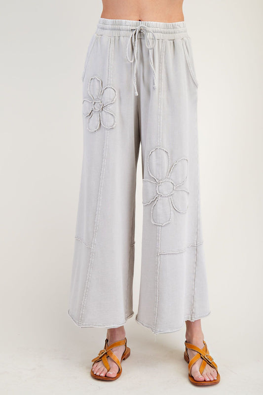EASEL FLOWER PATCH MINERAL WASHED TERRY KNIT CARGOS Stone PLUS PRETTY